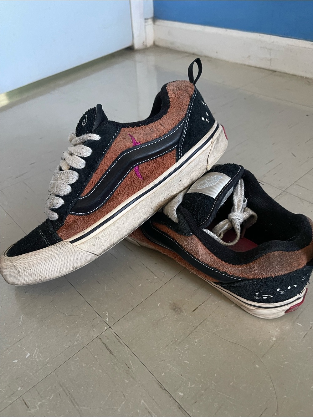 Vans lion king Men sneakers Size 8